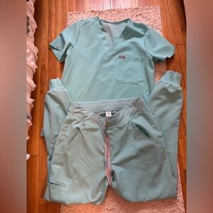 Figs Seamist Scrub Ensemble